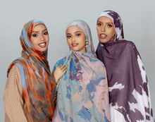 Load image into Gallery viewer, Pearl Swan Modal