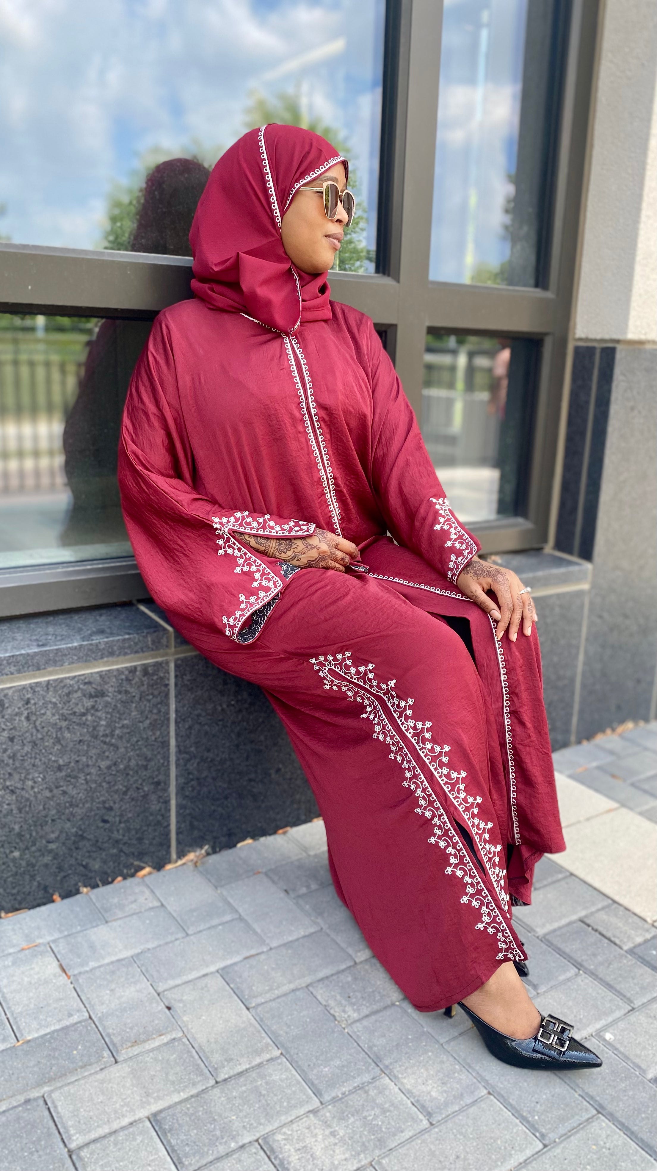 Embroidered Burgund Abaya