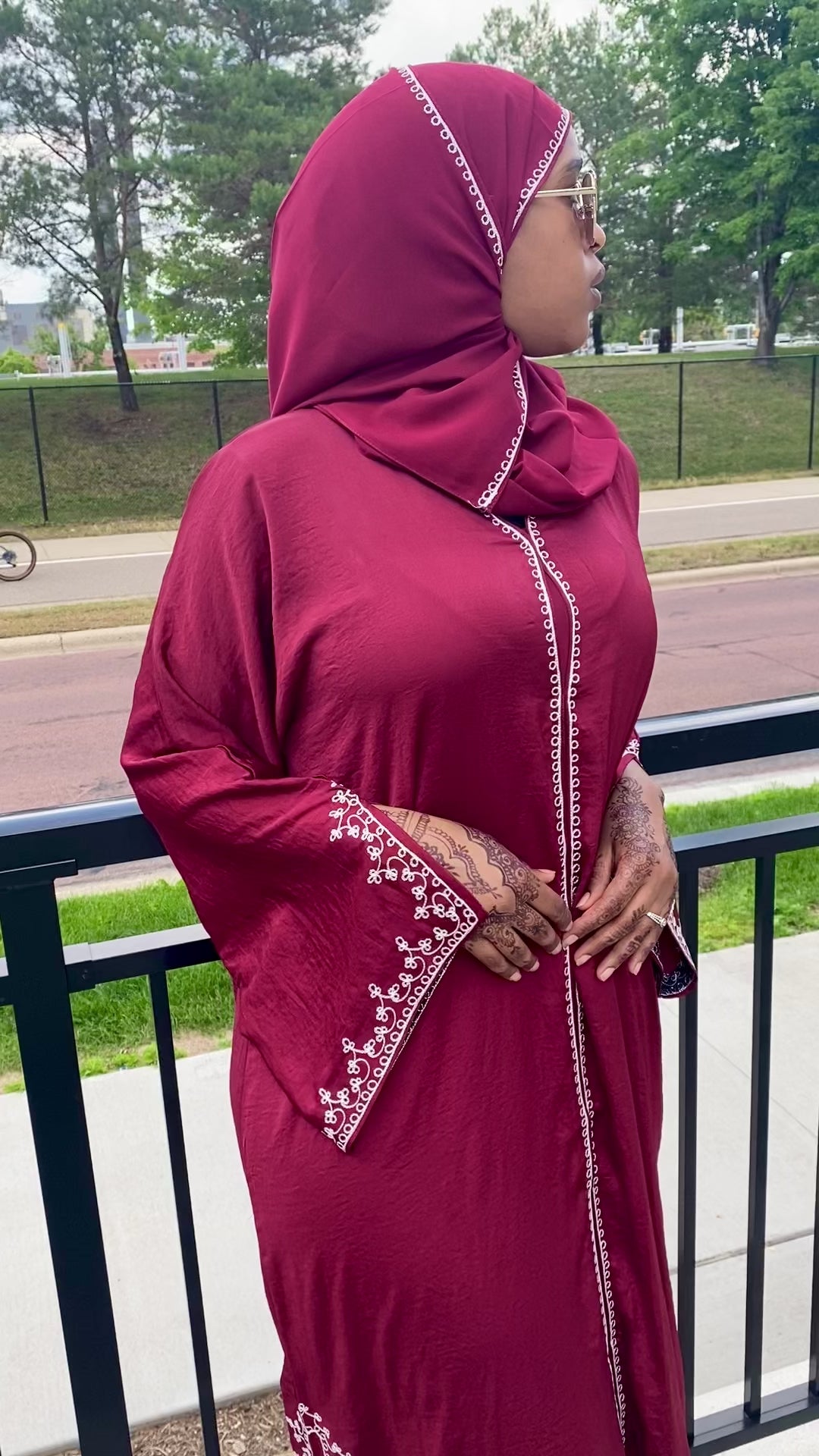 Embroidered Burgund Abaya
